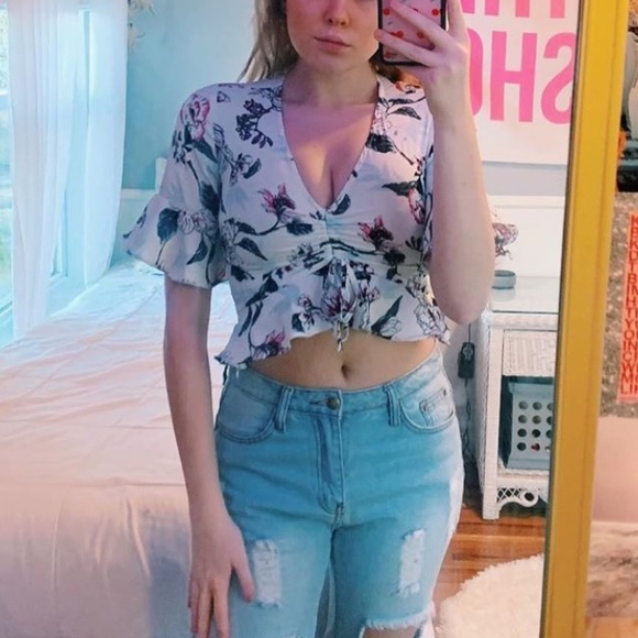 Tops - runched white floral top